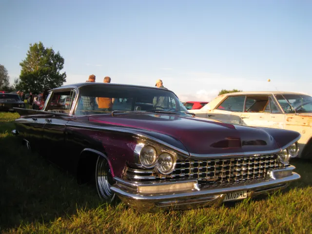Svalbo Cafe Bergslagens snyggaste bil – bild 6 av 6 (Järle, 27 aug. 2026) USA-bilar på Jalopy