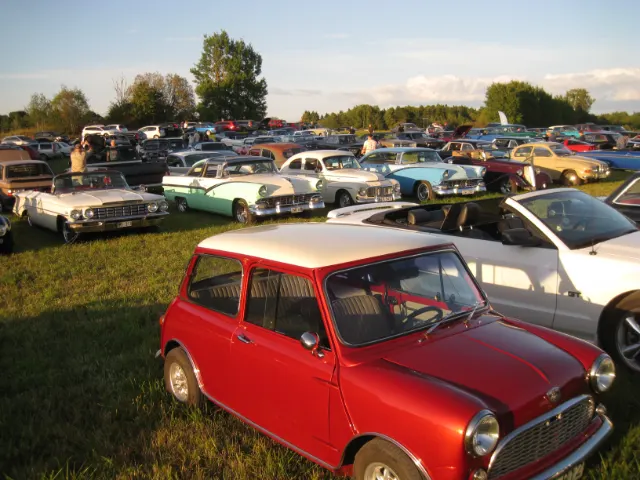 Svalbo Cafe Bergslagens snyggaste bil – bild 5 av 6 (Järle, 27 aug. 2026) USA-bilar på Jalopy