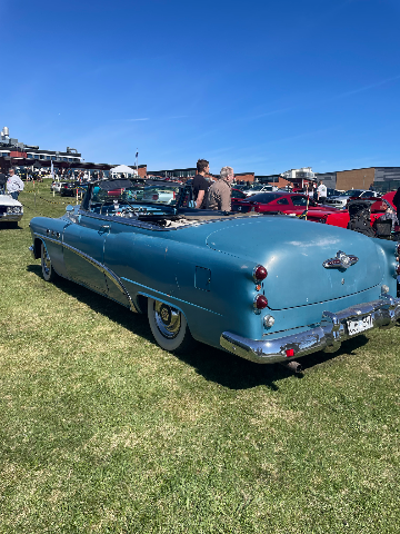 Vårmönstring Lindesberg – bild 12 av 16 (Lindesberg, 9 maj 2026) USA-bilar på Jalopy