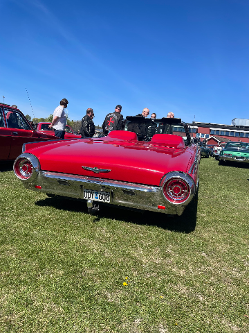 Vårmönstring Lindesberg – bild 11 av 16 (Lindesberg, 9 maj 2026) USA-bilar på Jalopy
