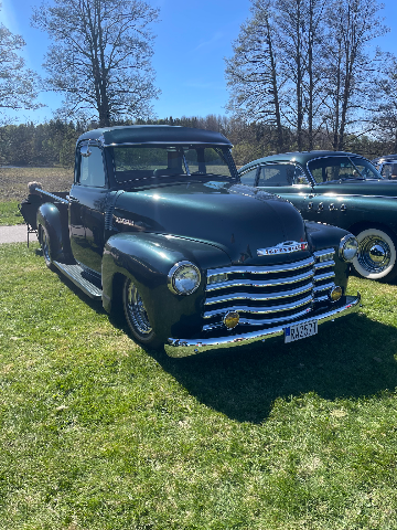Vårmönstring Lindesberg – bild 2 av 16 (Lindesberg, 9 maj 2026) USA-bilar på Jalopy