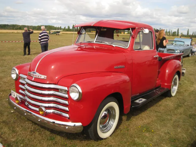 Eskilstuna veterandag – bild 3 av 14 (Ekebyvägen, 23 aug. 2026) USA-bilar på Jalopy