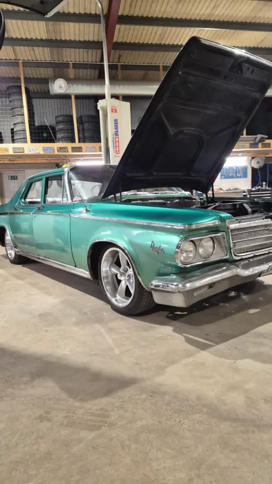 Chrysler newport -64