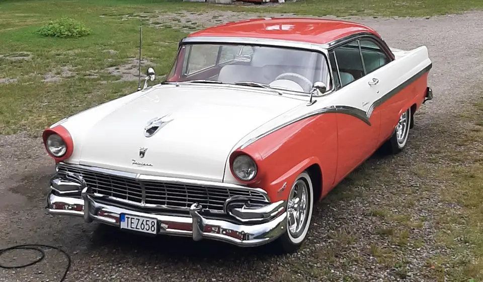 Ford Fairlane Victoria-56
