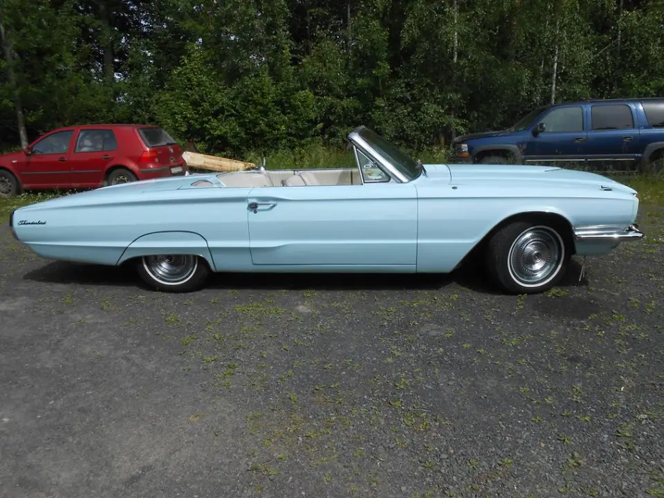 Ford Thunderbird -66 Cab