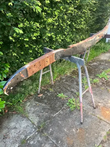 Ford 1933 Ford 1933 34 Ram delar enligt foto till salu i Höör – bild 2 av 6