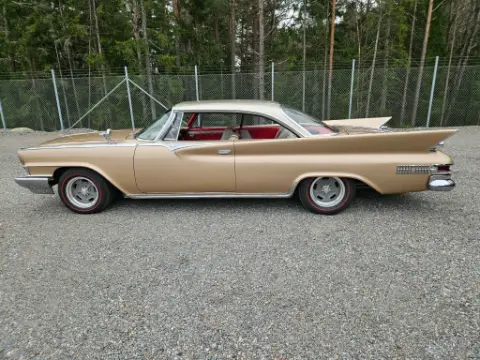 Chrysler 1961 Chrysler Newport Coupe VIPER V10 till salu i Strängnäs – bild 3 av 7