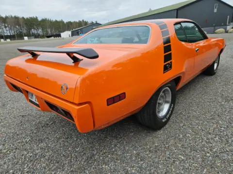 Plymouth 1971 Plymouth Road Runner 340/727 Helrenoverad bil i mycket fint skick till salu i Strängnäs – bild 3 av 8