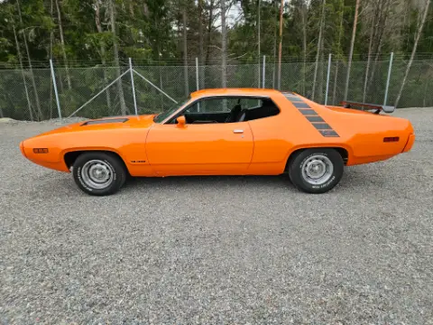 Plymouth 1971 Plymouth Road Runner 340/727 Helrenoverad bil i mycket fint skick till salu i Strängnäs – bild 2 av 8