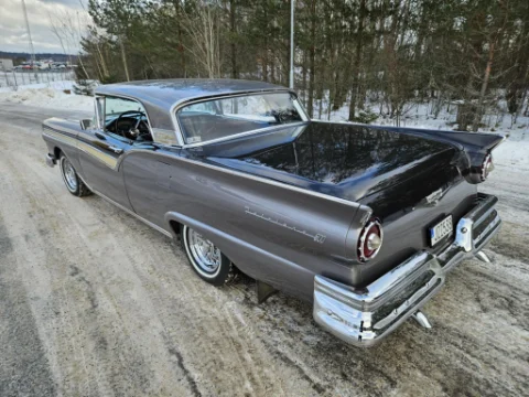 Ford 1957 500 Skyliner Plåtcab V8 Aut  till salu i Strängnäs – bild 2 av 8