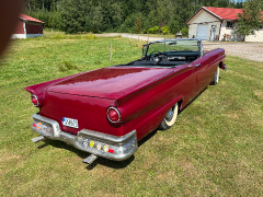 Ford 1957 Ford fairlane 500 skyliner till salu i Ljungskile – bild 1 av 7