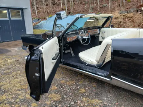 Pontiac Pontiac Bonneville cab -65 till salu i Vessigebro – bild 1 av 8