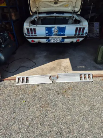Ford 1967 Mustang gt fälgar och gjuten bakdel till salu i Lindesberg – bild 2 av 2