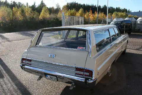 Plymouth 1968 Plymouth Fury Custom Suburban till salu i Nybro – bild 2 av 8