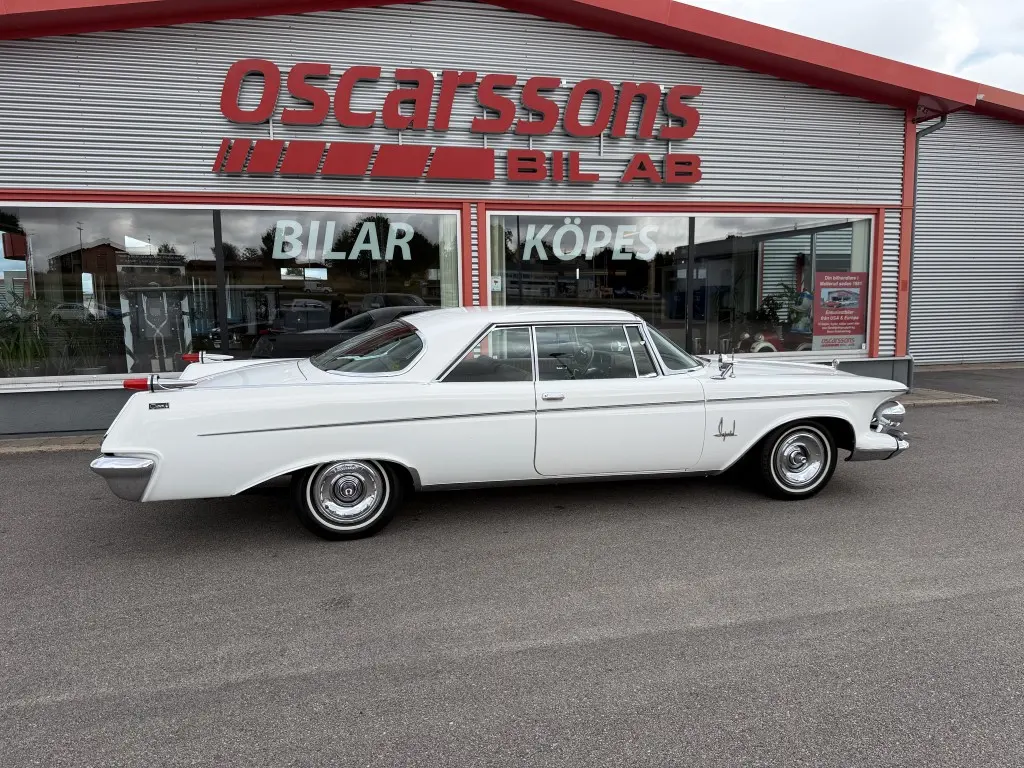Imperial 1962 Crown Coupe Hardtop. 413 V8 / Automat. PS. PB. Läder. Tillverkad i 1010 ex. till salu i Mellerud – bild 1 av 8