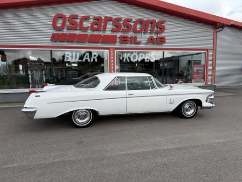 Imperial 1962 Crown Coupe Hardtop. 413 V8 / Automat. PS. PB. Läder. Tillverkad i 1010 ex.  till salu i Mellerud – bild 1 av 8