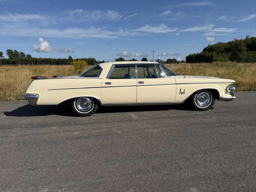 Imperial 1962 South Hampton 4 dörrars hardtop. 413 Cid V8. Automat. PS. PB. till salu i Mellerud – bild 1 av 8