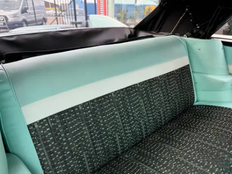 Plymouth 1960 Fury Convertible 1960. Helrenoverad! V8/Aut. PS. PB. Swivel seat. Ekerhjul till salu i Mellerud – bild 6 av 8