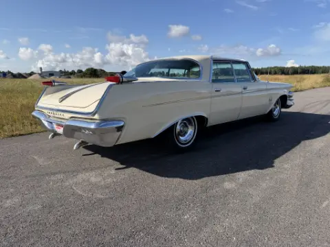 Imperial 1962 South Hampton 4 dörrars hardtop. 413 Cid V8. Automat. PS. PB.  till salu i Mellerud – bild 3 av 8