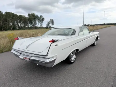 Imperial 1962 Crown Coupe Hardtop. 413 V8 / Automat. PS. PB. Läder. Tillverkad i 1010 ex.  till salu i Mellerud – bild 3 av 8