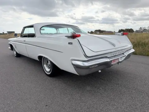 Imperial 1962 Crown Coupe Hardtop. 413 V8 / Automat. PS. PB. Läder. Tillverkad i 1010 ex.  till salu i Mellerud – bild 2 av 8