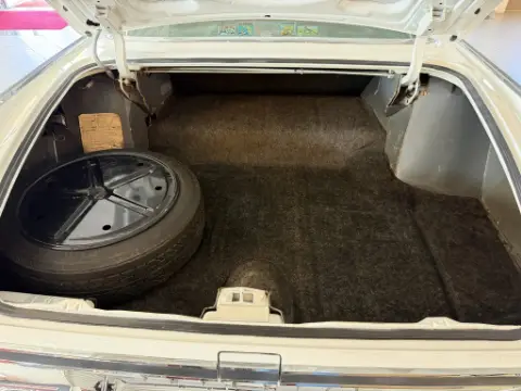 Imperial 1962 Crown Coupe Hardtop. 413 V8 / Automat. PS. PB. Läder. Tillverkad i 1010 ex.  till salu i Mellerud – bild 8 av 8