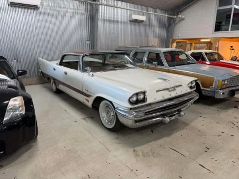 DeSoto 1957 4d ht med Hemi 