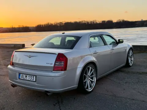 Chrysler 1966 Chrysler 300c SRT8 med 22" till salu i Strängnäs – bild 5 av 8
