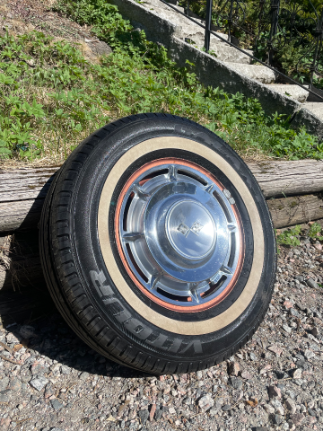 Chevrolet 1958 Lilla GM sommarhjul med impala navkapslar till salu i Knivsta – bild 1 av 6