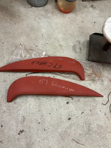 Chevrolet 1959 -59 Chevrolet fenderskirts till salu i Sala – bild 1 av 2