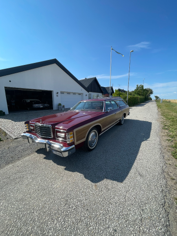Ford LTD Country Squire