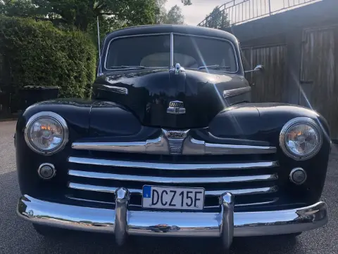 Ford Super Deluxe Tudor - 1947