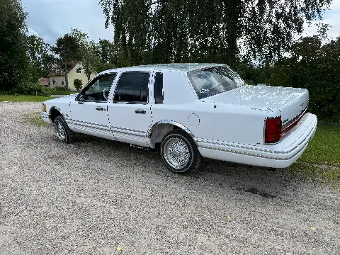 Lincoln Lincoln Town Car  till salu i Hörby – bild 4 av 8