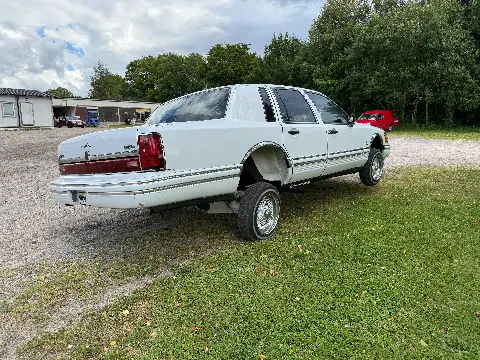 Lincoln Lincoln Town Car  till salu i Hörby – bild 3 av 8