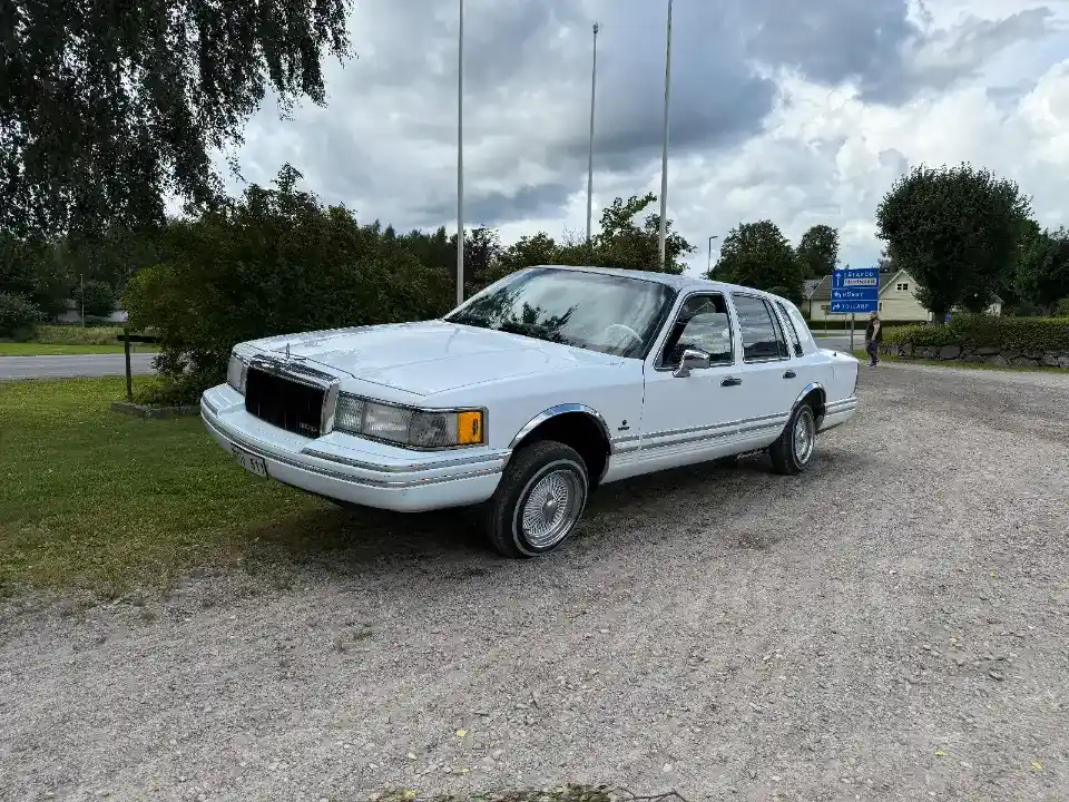 Lincoln Town Car 