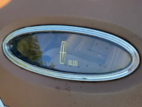 Lincoln 1977 Lincoln Continental Mark V Bill Blass Edition 1977 till salu i Gamleby – bild 8 av 8