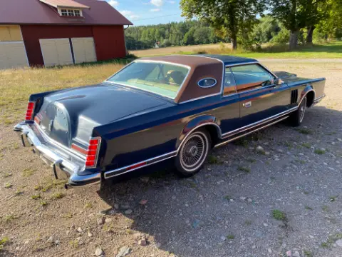 Lincoln 1977 Lincoln Continental Mark V Bill Blass Edition 1977 till salu i Gamleby – bild 3 av 8