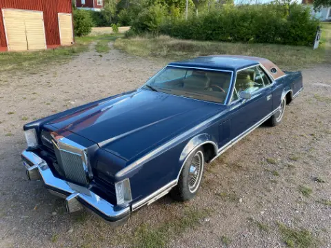 Lincoln 1977 Lincoln Continental Mark V Bill Blass Edition 1977 till salu i Gamleby – bild 2 av 8