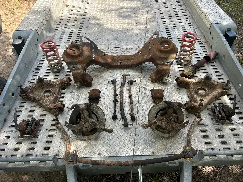 Pontiac Pontiac Firebird och Camaro delar till salu i Laxå – bild 3 av 3