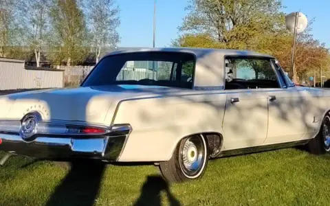 Chrysler 1964 Chrysler imperial crown  till salu i Stockholm – bild 2 av 6