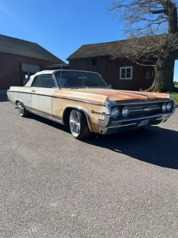 Oldsmobile 1964 Oldsmobile Dynamic 88 cab 1964 till salu i Kalmar – bild 3 av 8