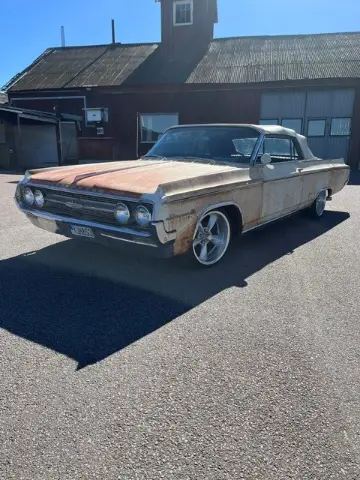 Oldsmobile 1964 Oldsmobile Dynamic 88 cab 1964 till salu i Kalmar – bild 2 av 8