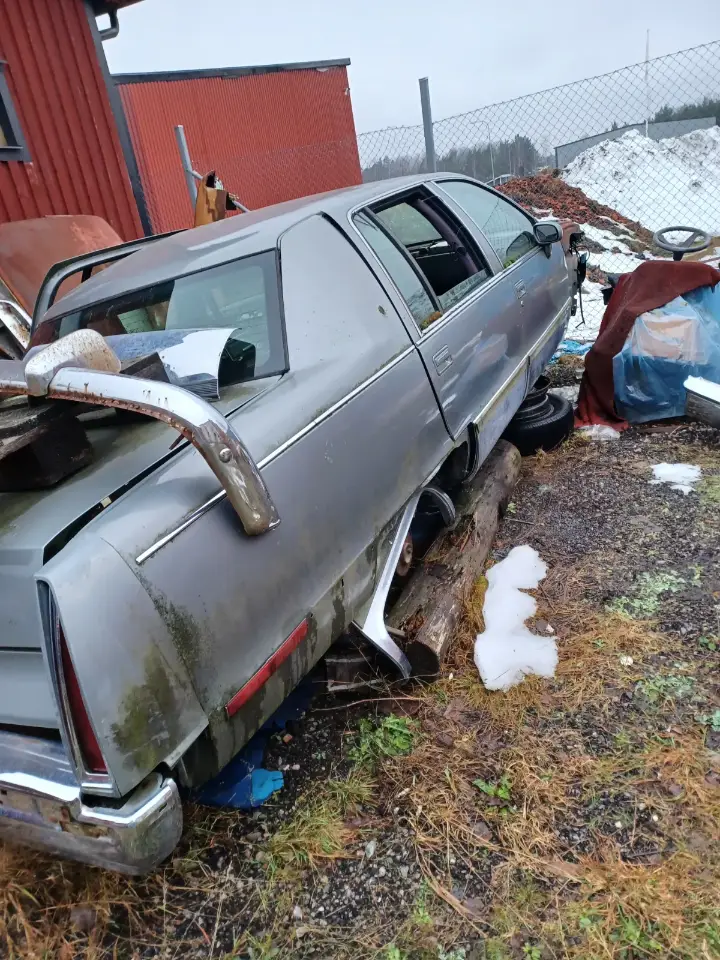 Cadillac Cadillac Fleetwood Reservdelsbil till salu i Västervik – bild 1 av 7